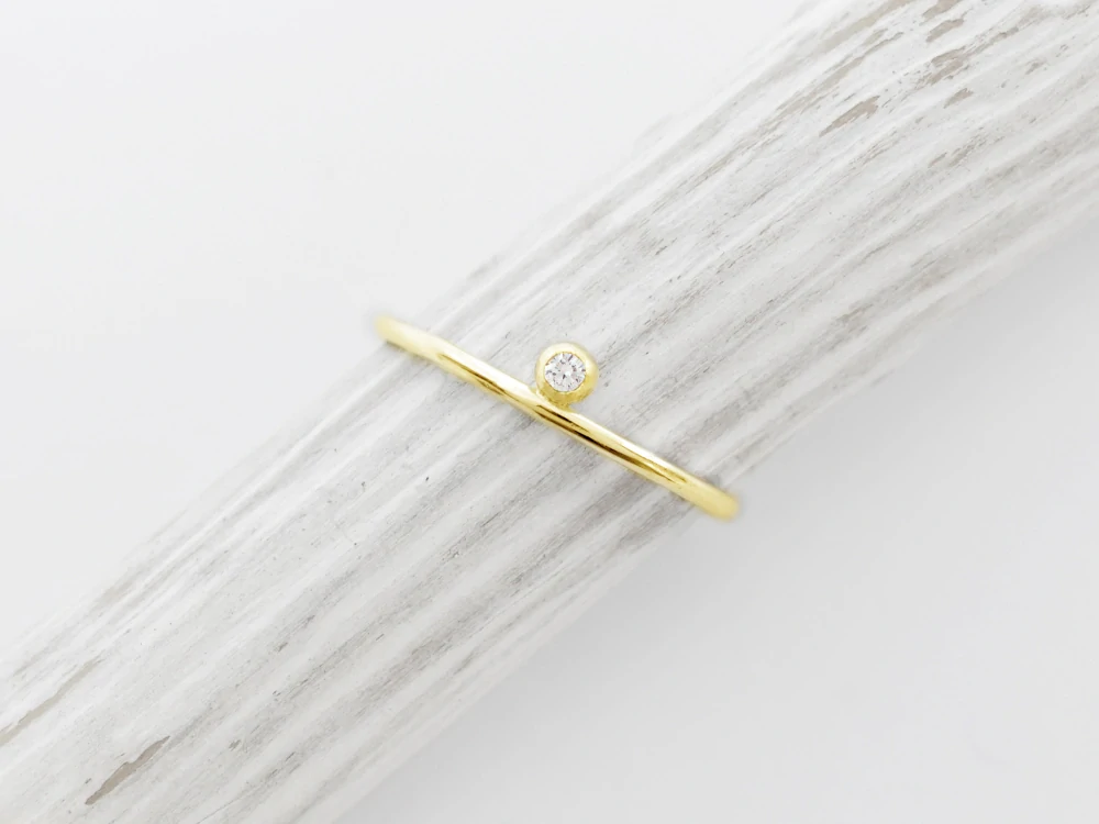 585/1000 zlatý prsten s přírodním diamantem