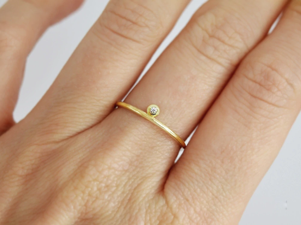585/1000 zlatý prsten s přírodním diamantem