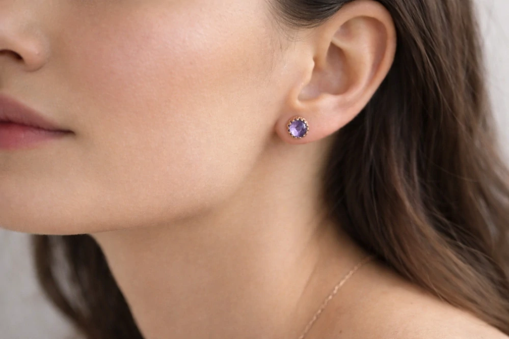 Zaté náušnice s přírodním ametystem