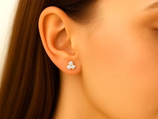 585/1000 zlaté náušnice s diamantami