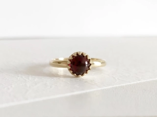 Zlatý prsten s granátem Berry