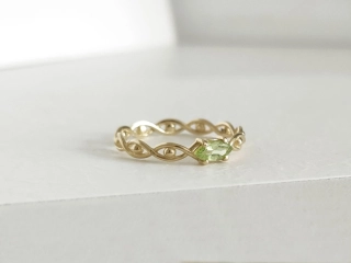 Zlatý prsten s přírodním olivínem